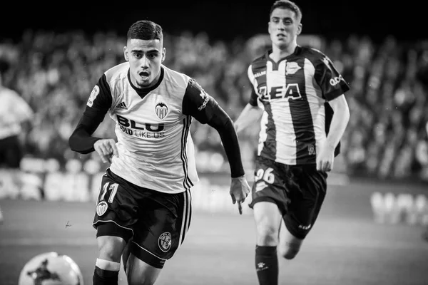 Valencia, İspanya - 17 Ocak 2018: (L) Pereira, Dieguez sırasında İspanya Kral Kupası maç Valencia Cf ve Alaves Stadyumu'nda Mestalla üzerinde Ocak 17, valencia arasında