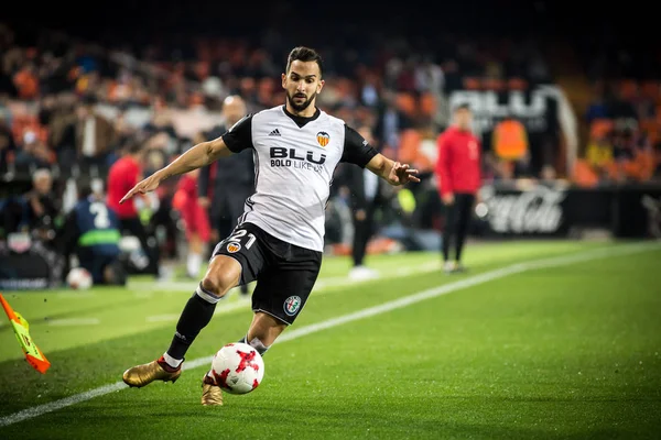 Valencia, İspanya - 17 Ocak 2018: Martin Montoya sırasında İspanya Kral Kupası maç Valencia Cf ve Alaves Stadyumu'nda Mestalla üzerinde Ocak 17, valencia arasında