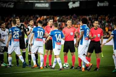 Valencia, İspanya - 8 Nisan: İspanyol La Liga sırasında oyuncular arasında Valencia Cf ve Rcd Espanyol Mestalla Stadı nda 8 Nisan 2018 Valencia, İspanya eşleme