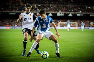 Valencia, İspanya - 8 Nisan: (L) Soler, Didac sırasında İspanyol La Liga maç Valencia Cf ve Rcd Espanyol Mestalla Stadı nda arasında 8 Nisan 2018 Valencia, İspanya