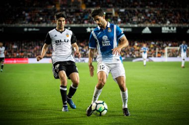 Valencia, İspanya - 8 Nisan: (L) Soler, Didac sırasında İspanyol La Liga maç Valencia Cf ve Rcd Espanyol Mestalla Stadı nda arasında 8 Nisan 2018 Valencia, İspanya