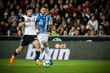 Valencia, İspanya - 8 Nisan: Guedes ile İspanyol La Liga sırasında top arasında Valencia Cf ve Rcd Espanyol Mestalla Stadı nda 8 Nisan 2018 Valencia, İspanya eşleme