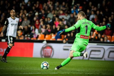 Valencia, İspanya - 8 Nisan: Pau Lopez sırasında İspanyol La Liga maç Valencia Cf ve Rcd Espanyol Mestalla Stadı nda arasında 8 Nisan 2018 Valencia, İspanya
