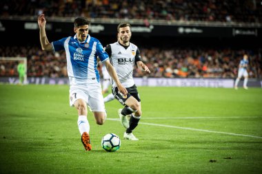 Valencia, İspanya - 8 Nisan: (L) Gerard, İspanyol La Liga sırasında Gaya arasında Valencia Cf ve Rcd Espanyol Mestalla Stadı nda 8 Nisan 2018 Valencia, İspanya eşleme