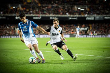 Valencia, İspanya - 8 Nisan: (L) Gerard, İspanyol La Liga sırasında Gaya arasında Valencia Cf ve Rcd Espanyol Mestalla Stadı nda 8 Nisan 2018 Valencia, İspanya eşleme