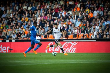 Valencia, İspanya - 18 Nisan: Guedes ile İspanyol La Liga sırasında top arasında Valencia Cf ve Getafe Cf Mestalla Stadı nda 18 Nisan 2018 üzerinde Valencia, İspanya eşleme
