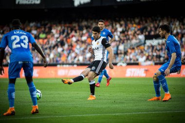 Valencia, İspanya - 18 Nisan: Guedes ile İspanyol La Liga sırasında top arasında Valencia Cf ve Getafe Cf Mestalla Stadı nda 18 Nisan 2018 üzerinde Valencia, İspanya eşleme