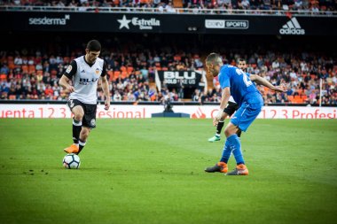 Valencia, İspanya - 18 Nisan: Guedes ile İspanyol La Liga sırasında top arasında Valencia Cf ve Getafe Cf Mestalla Stadı nda 18 Nisan 2018 üzerinde Valencia, İspanya eşleme