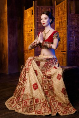 Hint kostüm genç kız