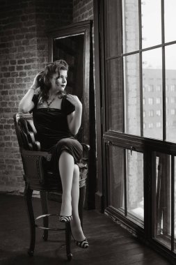 Gizemli kadın bw ev iç