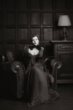 Gizemli kadın bw ev iç