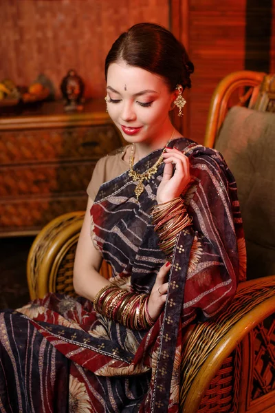 Young girl in Indian costume — Stock Photo, Image