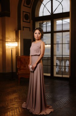 İpek elbise güzel Bayan