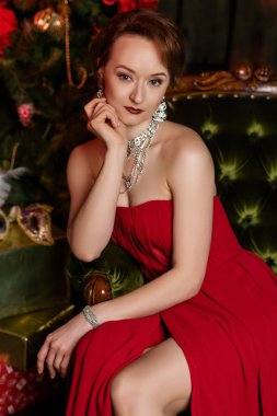 Soyunma odasında güzel Abiye kadın oyuncu