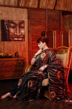 Hint Ulusal kostüm güzel curvy kız