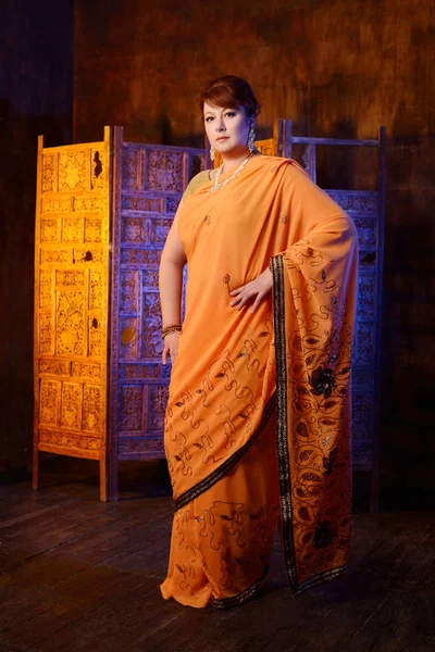 Belle Fille Courbée Costume National Indien — Photo