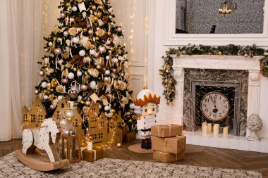 Noel atmosferinde bir sürü güzel ışık var.