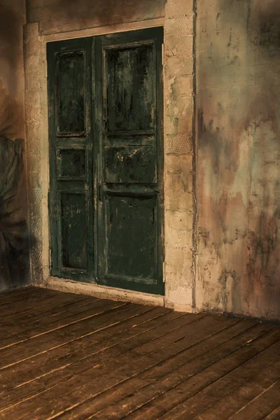 Mörk och dyster studio av målare i gammalt hus — Stockfoto