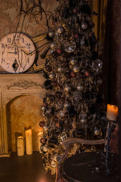 Ambiance intérieur de Noël avec de nombreuses belles lumières — Photo