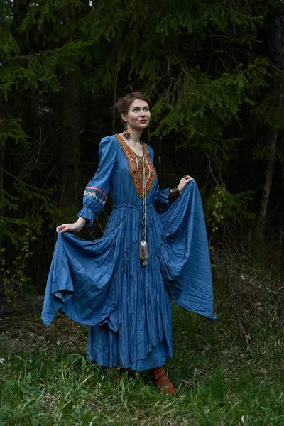 Pretty girl in long dress at the deep dark forest — Stock Photo, Image