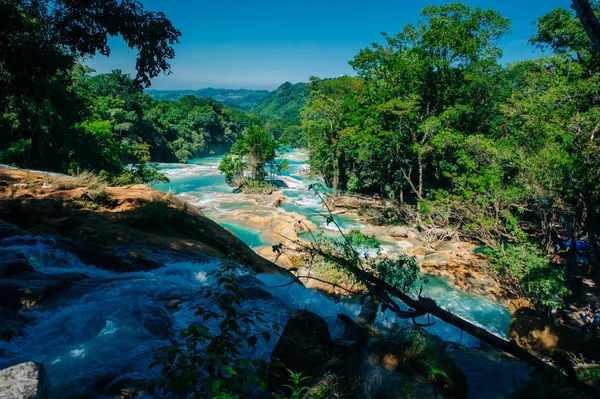 Água Azul, Chiapas, Palenque, México. Vista da cachoeira incrível — Fotografia de Stock