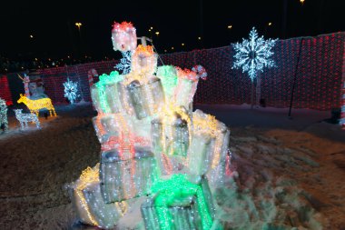 Mevsimlik Noel hediyeleri Işıklar Dekorasyon, açık hava bulanık görünüm. 