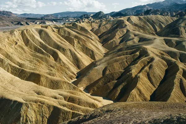 Ο ήλιος ανατέλλει πάνω από Zabriskie Point στο Death Valley National Park, Καλιφόρνια, Usa — Φωτογραφία Αρχείου