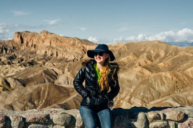 Zabriskie Point 'teki turist Ölüm Vadisi Ulusal Parkı, Kaliforniya, Usa