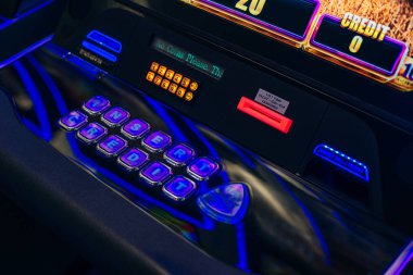 Las Vegas, Usa - Aralık 2019: Havalimanında slot makineleri