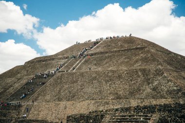 Teotihuacan, Meksika - Haziran 2018. Aztek harabeleri Mexico City yakınlarında. Resim Piramit 'i sunar.