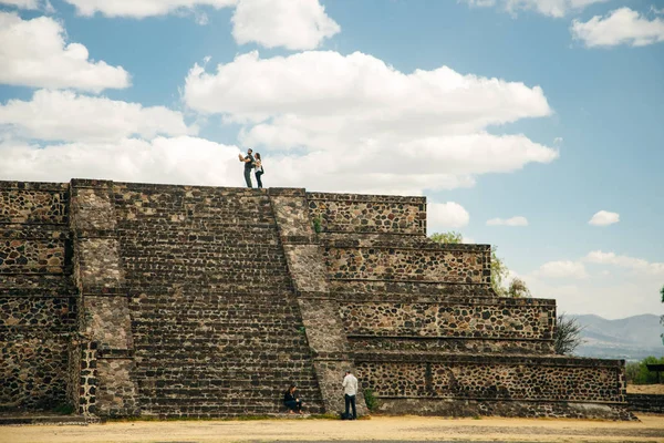 Teotihuacan, México - junho de 2018. Ruínas astecas perto da cidade do México. A imagem apresenta Piramida — Fotografia de Stock