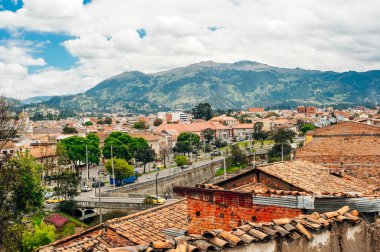 Ekvador, Cuenca - Aralık, 2018 Latin Amerika 'daki fatihlerin şehri, sokaklar