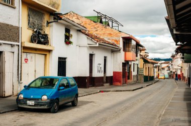 Ekvador, Cuenca - Aralık, 2018 Latin Amerika 'daki fatihlerin şehri, sokaklar
