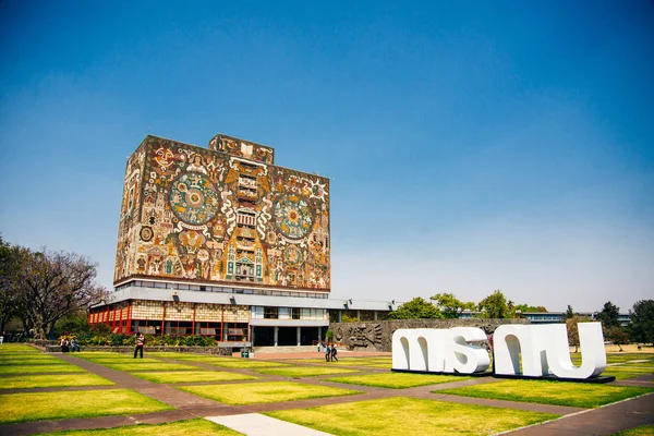 Campus da Cidade Universitária Central da Universidad Nacional Autonoma de México UNAM - Patrimônio Mundial da UNESCO — Fotografia de Stock