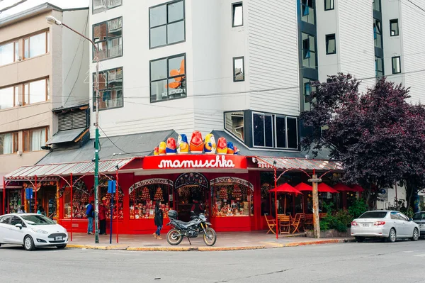 BARILOCHE, ARGENTINA - março de 2019. Bariloche é uma cidade famosa por suas lojas de chocolate — Fotografia de Stock