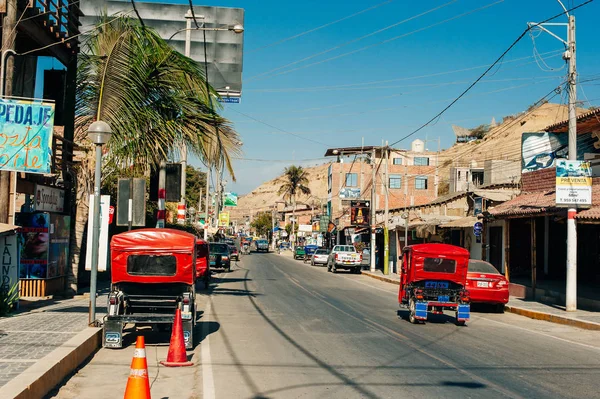 Mancora, Piura - Pérou - Avril 2019 : avenue principale de la ville — Photo