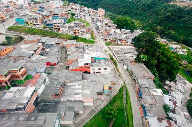 Güzel yüksek açı kenti Manizales Kolombiya kahve bölgesinde, Güney Amerika