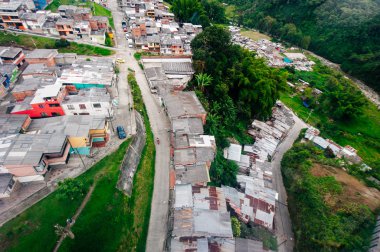 Güzel yüksek açı kenti Manizales Kolombiya kahve bölgesinde, Güney Amerika