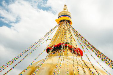 Boudhanath, Katmandu, Nepal - Ekim 2019 Boudhanath Stupa, Tibet 'in en büyük küresel stupa tapınaklarından biri.