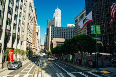 San Francisco, Ca - Temmuz 2018 - San Francisco caddesinde kablolu araba