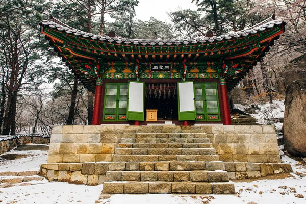 Sinheungsa Tempio buddista nel Parco Nazionale di Seoraksan, Seoraksan, Corea del Sud — Foto Stock