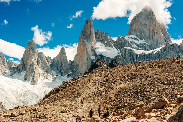 Monte Fitz Roy hava gündoğumu görüntüsü. Güney Patagonya 'da El Chalten yakınlarında yer alan dağ - Ağustos, 2019 — Stok fotoğraf