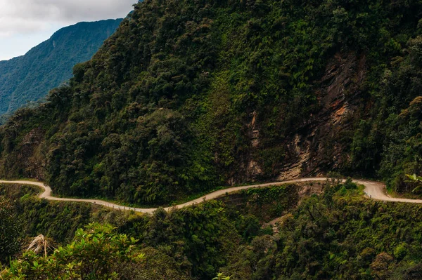 La Via della Morte è una delle strade più pericolose del mondo — Foto Stock