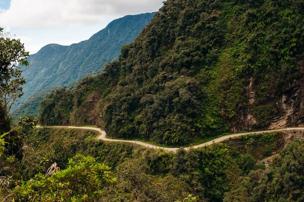 La Via della Morte è una delle strade più pericolose del mondo — Foto Stock