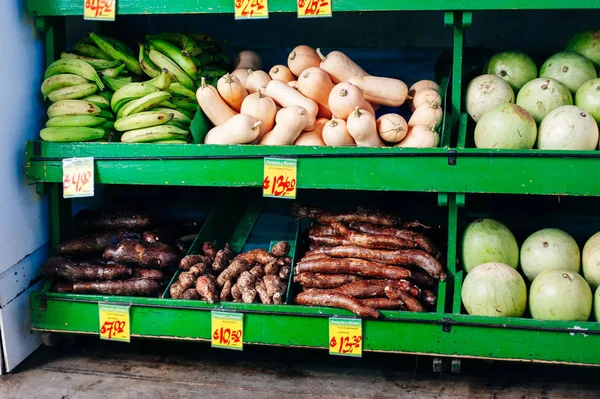 Owoce na sprzedaż na rynku, Chiapas Mexico - maj, 2019 — Zdjęcie stockowe