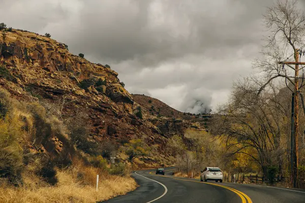 锡安国家公园（英语：Zion National Park）是美国的一个国家公园，位于犹他州西南部，靠近斯普林德尔镇 — 图库照片