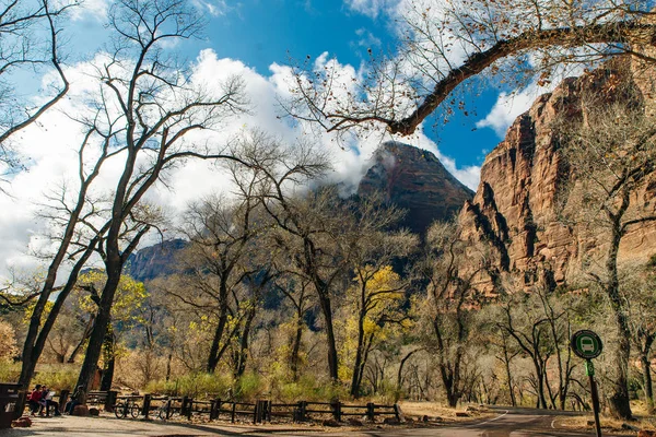 Національний парк Сіон (англ. Zion National Park) - національний парк у південно-західній Юті поблизу міста Спрінгдейл. — стокове фото