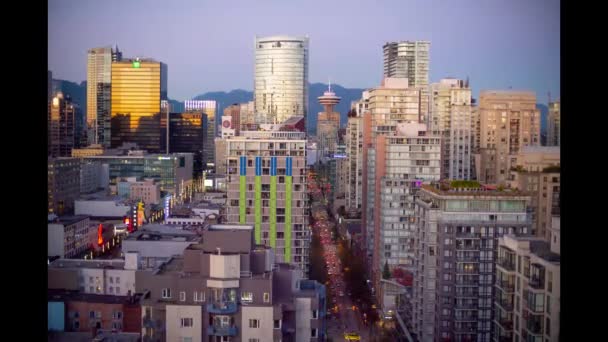 Kanada, Vancouver, Time Lapse, Samochody i światła, Zachód i noc — Wideo stockowe