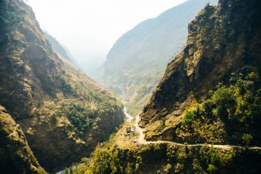 Yalnız yol, Annapurnas yolu, Himalayalar, Nepal 'de