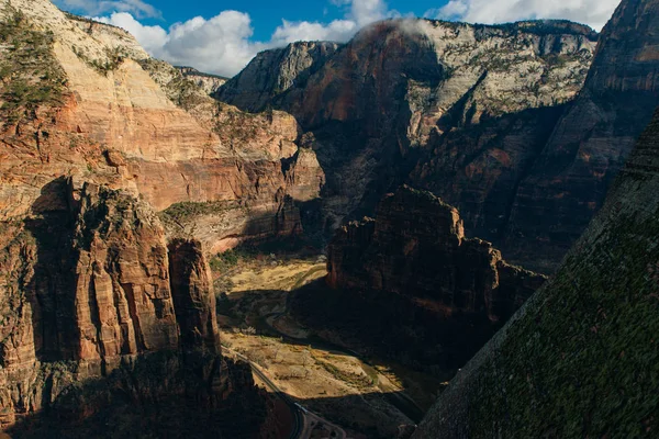 A stunning view of Zion Canyon from Observation Point, from which the famous Angles Landing is also visible — Stock Photo, Image